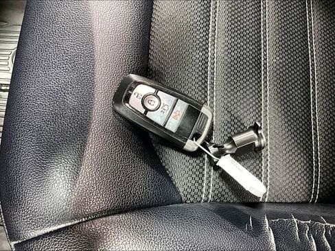 Used 2018 Ford Fusion SE w/ Equipment Group 601A image 30