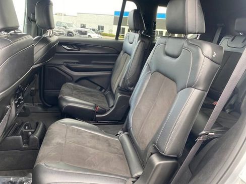 Used 2023 Jeep Grand Cherokee L Laredo image 17