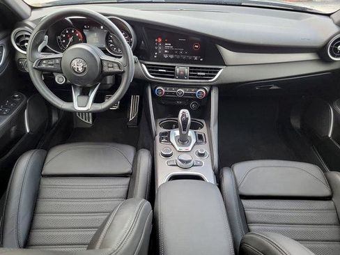 Used 2022 Alfa Romeo Giulia Veloce RWD image 16