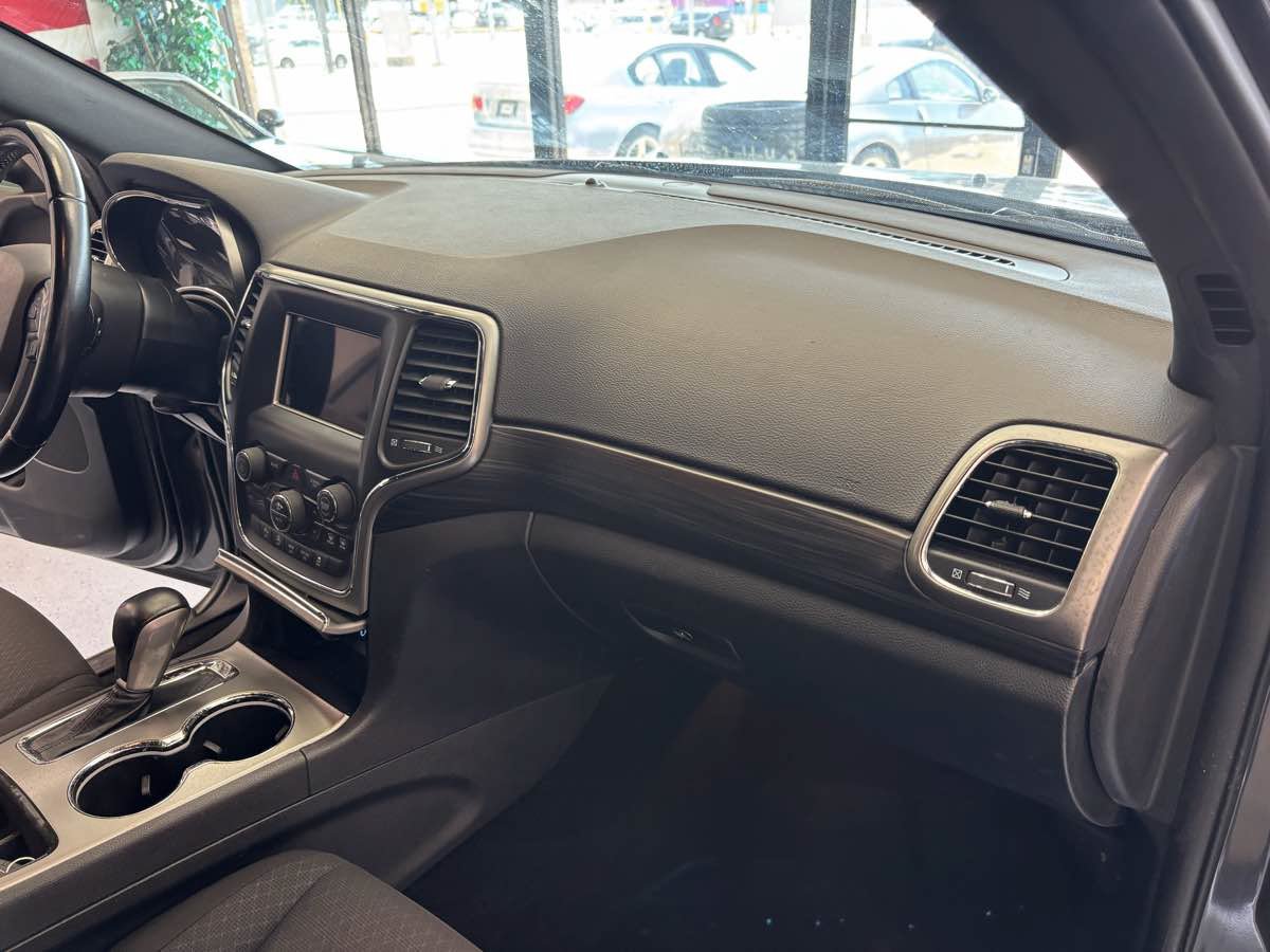Used 2020 Jeep Grand Cherokee Laredo RWD image 14