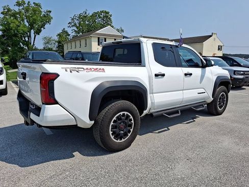 Used 2024 Toyota Tacoma TRD Off-Road w/ TRD Off Road Upgrade Package AWD/4WD image 11