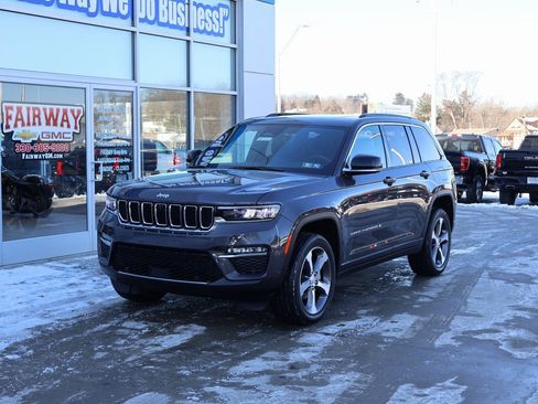 Used 2024 Jeep Grand Cherokee Limited w/ Luxury Tech Group II image 6