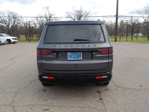Used 2025 Jeep Wagoneer Series II image 3