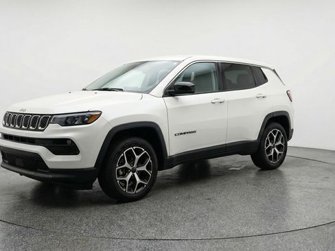 Used 2025 Jeep Compass Limited image 3