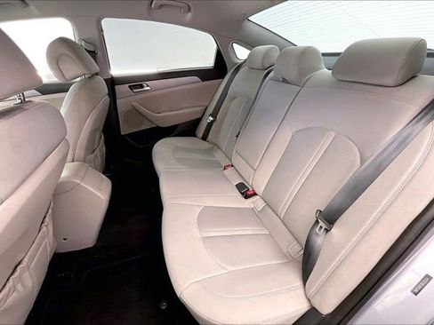 Used 2016 Hyundai Sonata SE w/ Cargo Package image 19