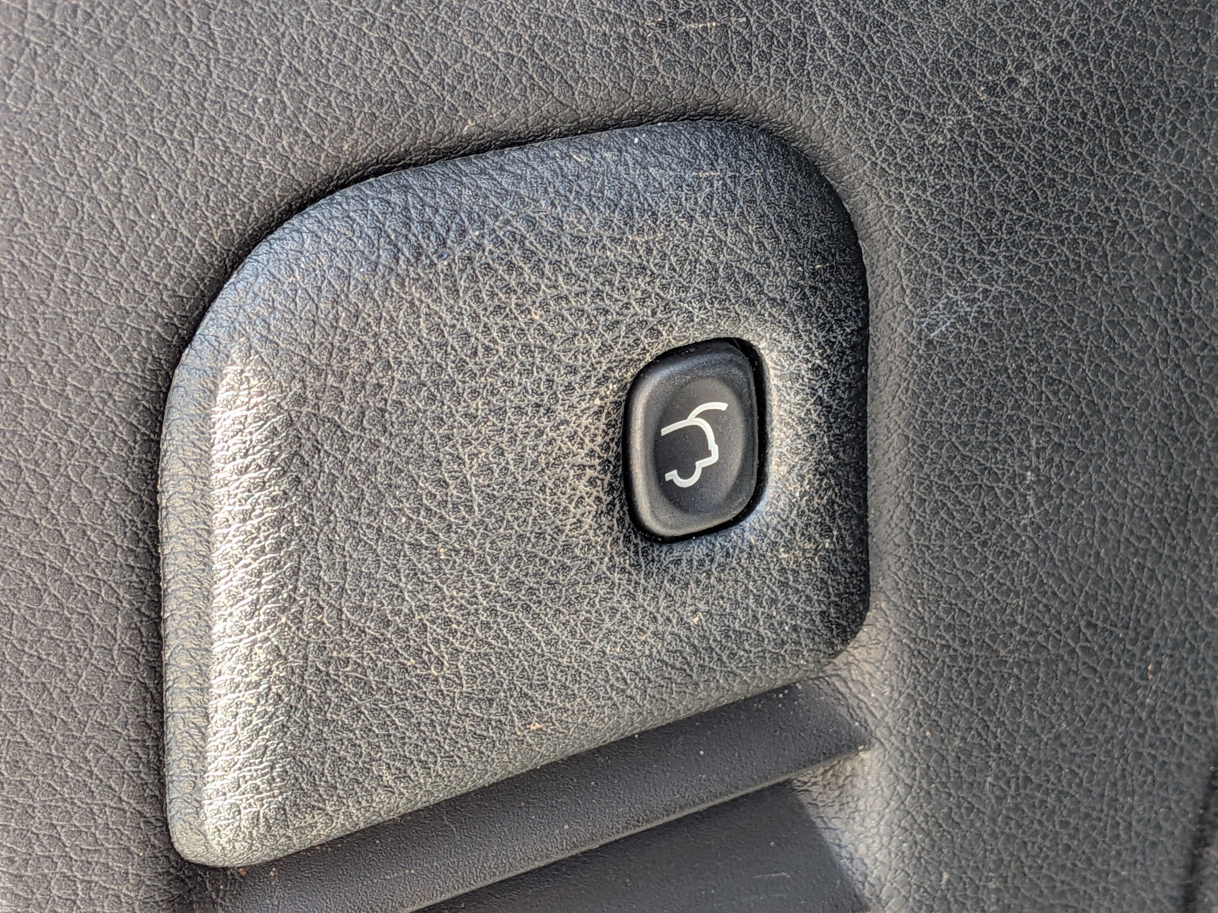 Used 2018 Jeep Grand Cherokee Altitude RWD image 14