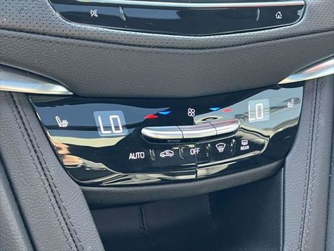 Certified 2025 Cadillac XT6 Luxury image 31