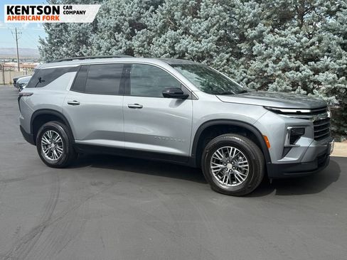 Used 2024 Chevrolet Traverse LT image 12