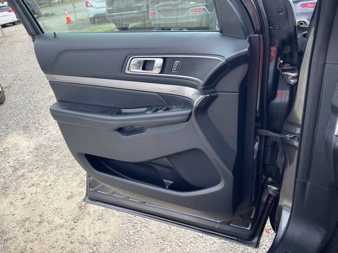 Used 2018 Ford Explorer XLT AWD/4WD image 23