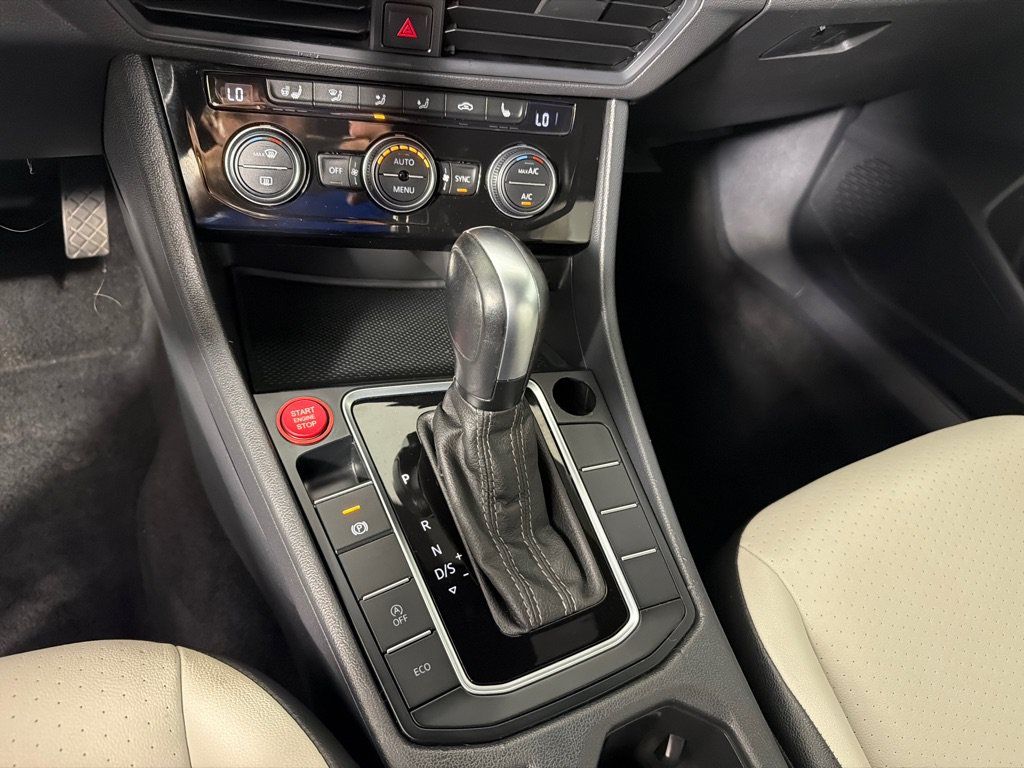 Used 2020 Volkswagen Jetta R-Line w/ R-Line Cold Weather Package FWD image 14
