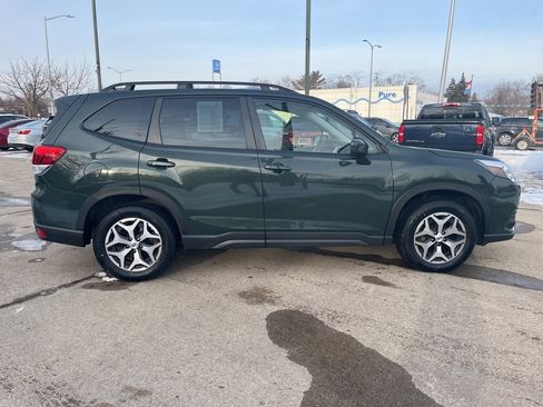 Used 2023 Subaru Forester Premium image 18