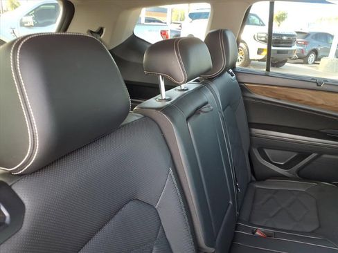 Used 2024 Volkswagen Atlas SE image 15