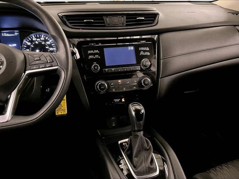 Used 2017 Nissan Rogue S image 6