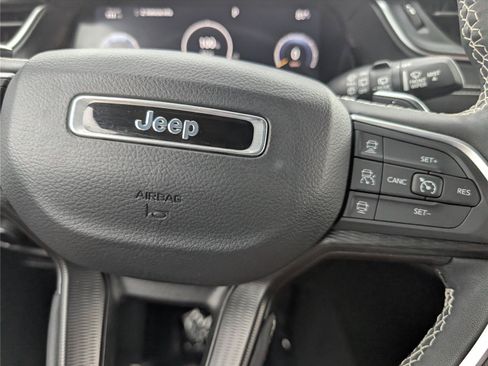 Used 2023 Jeep Grand Cherokee Altitude AWD/4WD image 26