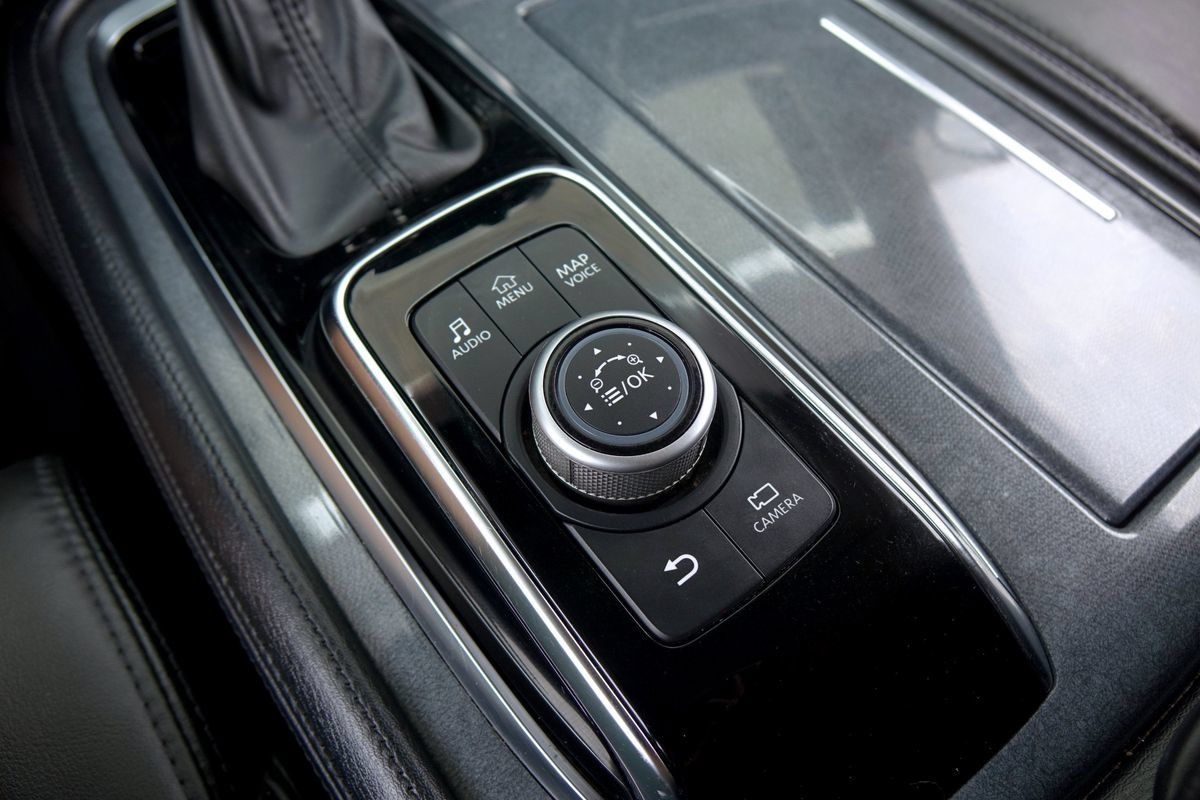 Used 2021 Nissan Armada SV RWD image 9