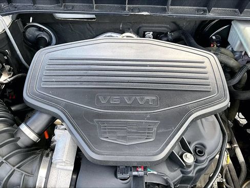 Used 2018 Cadillac XT5 Luxury w/ Driver Awareness Package AWD/4WD image 36