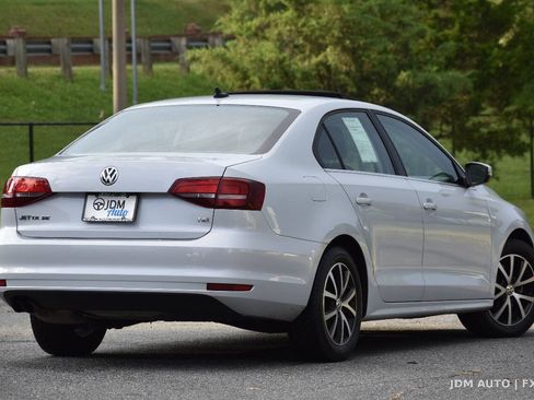 Used 2017 Volkswagen Jetta SE FWD image 5
