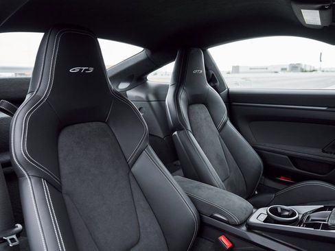 Used 2025 Porsche 911 GT3 w/ Chrono Package RWD image 40