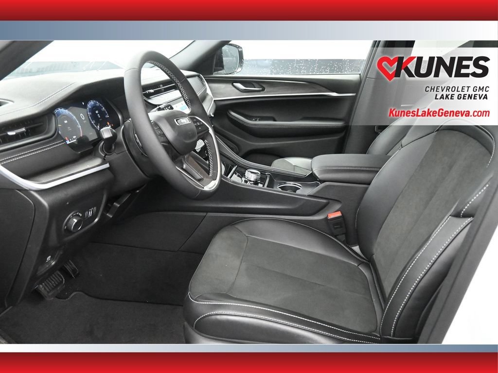 Used 2026 Jeep Grand Cherokee Altitude AWD/4WD image 12