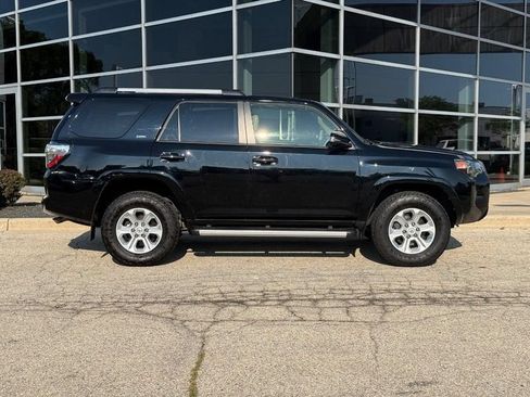 Used 2020 Toyota 4Runner SR5 Premium w/ Moonroof Package AWD/4WD image 2