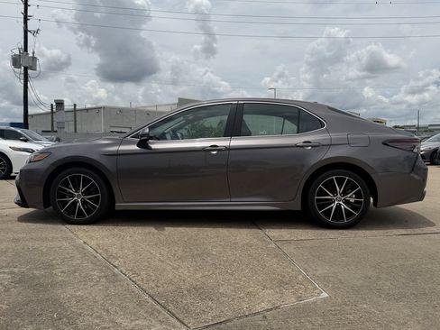Used 2024 Toyota Camry SE FWD image 6
