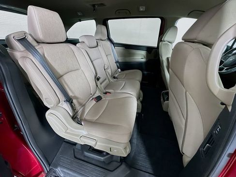 Certified 2024 Honda Odyssey EX image 9