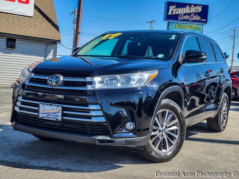 Used 2017 Toyota Highlander XLE w/ Carpet Mat Package image 1