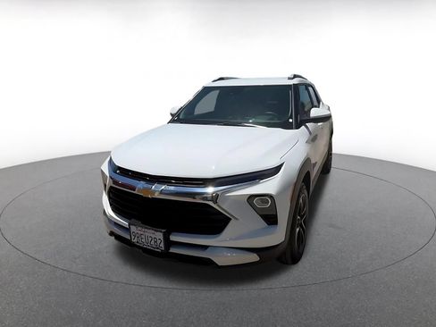 Used 2025 Chevrolet Blazer LT FWD image 8