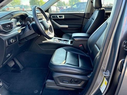 Used 2024 Ford Explorer XLT w/ Equipment Group 202A AWD/4WD image 21