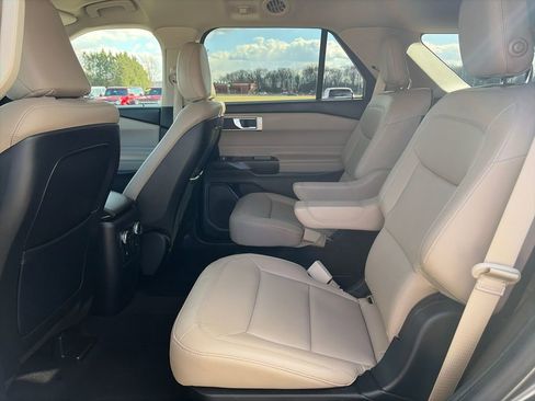 Used 2020 Ford Explorer XLT w/ Equipment Group 202A image 29