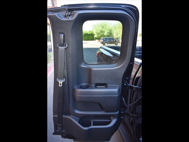 Used 2018 Nissan Titan SV w/ SV Convenience Package RWD image 32
