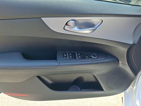 Used 2022 Kia Forte LXS FWD image 25