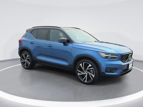 Used 2021 Volvo XC40 T5 R-Design AWD/4WD image 2