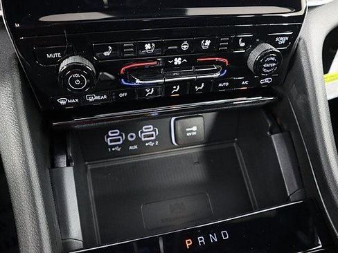 New 2025 Jeep Grand Cherokee Limited w/ Luxury Tech Group II AWD/4WD image 13