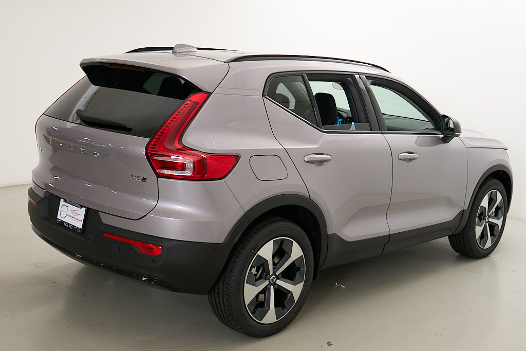 New 2026 Volvo XC40 B5 Plus w/ Climate Package AWD/4WD image 9