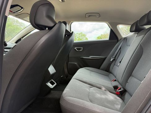 Used 2025 Kia K4 FWD image 28