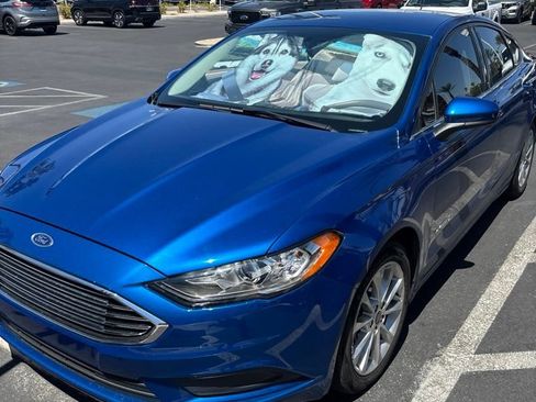 Used 2017 Ford Fusion SE FWD image 2