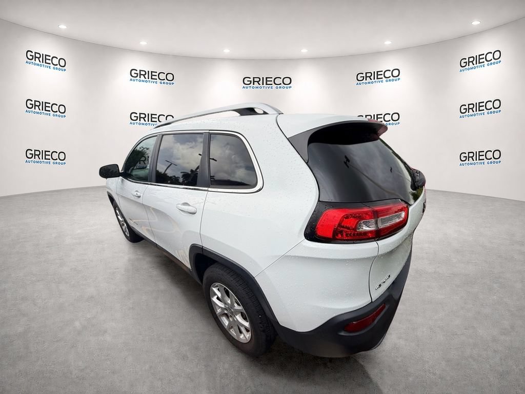 Used 2017 Jeep Cherokee Latitude w/ Cold Weather Group AWD/4WD image 10