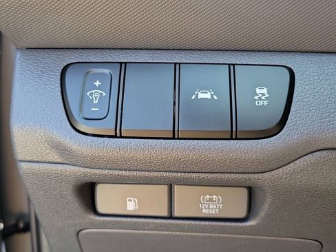 Certified 2022 Hyundai Ioniq Blue FWD image 18