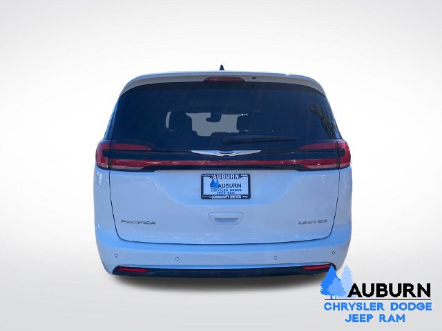 Used 2023 Chrysler Pacifica Limited FWD image 4