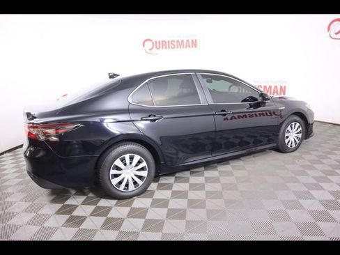 Used 2021 Toyota Camry LE FWD image 21