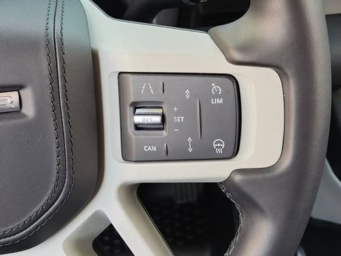 Used 2024 Land Rover Defender 90 X-Dynamic SE image 28