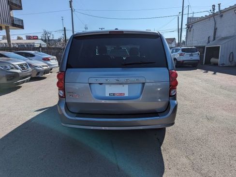 Used 2020 Dodge Grand Caravan SXT FWD image 8