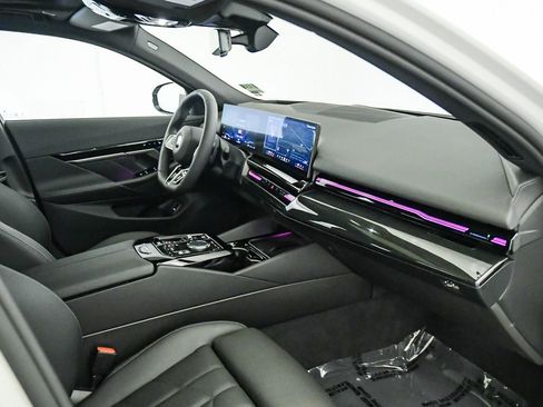 Used 2026 BMW 530i w/ M Sport Package RWD image 16