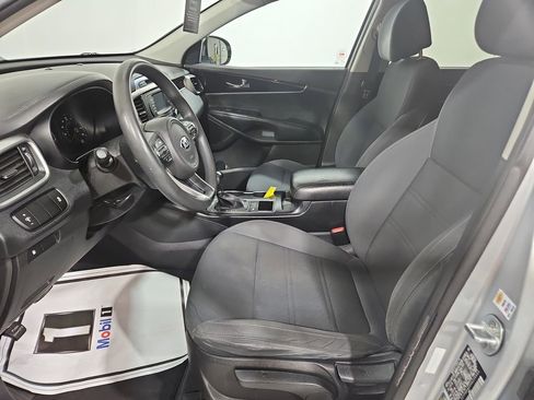 Used 2017 Kia Sorento AWD image 10