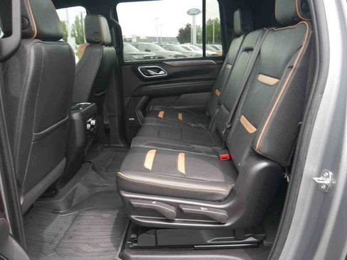 Used 2024 GMC Yukon XL AT4 w/ Technology Package AWD/4WD image 16