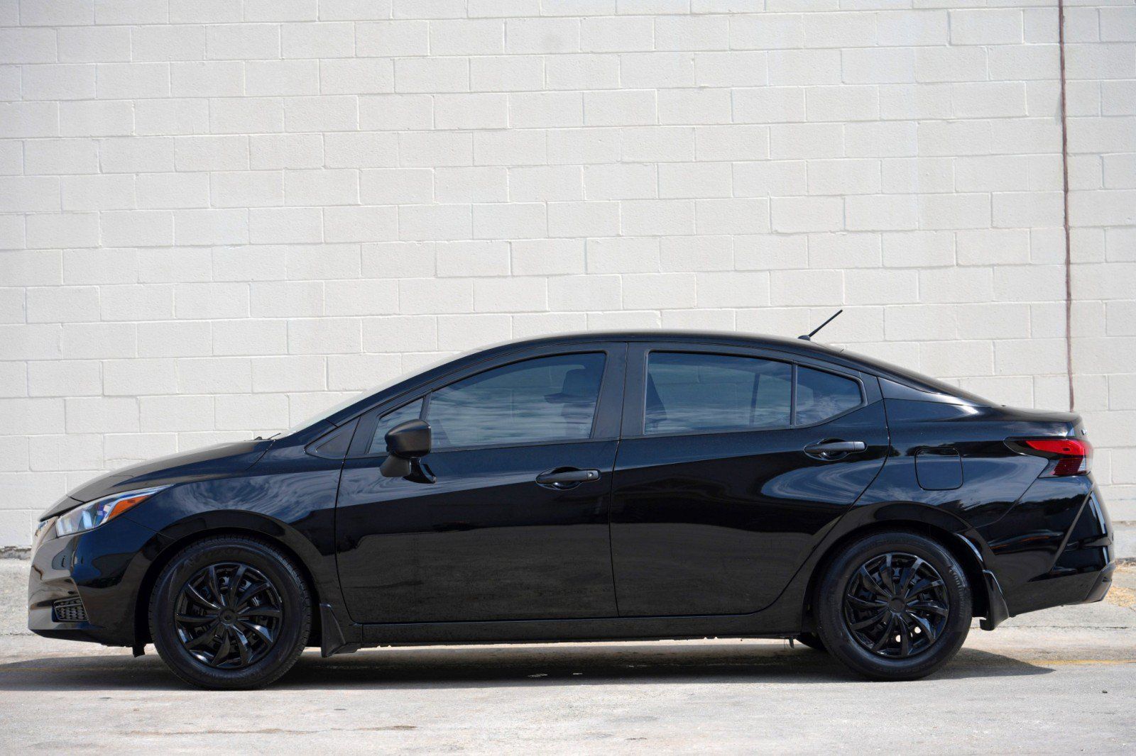 Used 2021 Nissan Versa S FWD image 8
