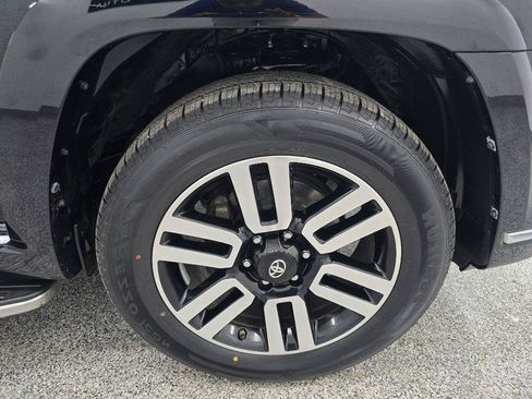 Used 2018 Toyota 4Runner Limited AWD/4WD image 31