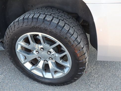 Used 2018 Chevrolet Suburban LT AWD/4WD image 21