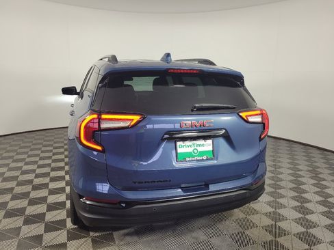 Used 2024 GMC Terrain SLE w/ Driver Convenience Package FWD image 6